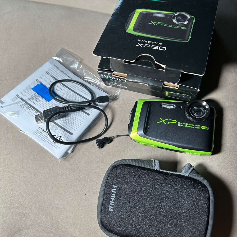 FUJIFILM FINEPIX XP90 Waterproof CAMERA under water action YouTube stream travel